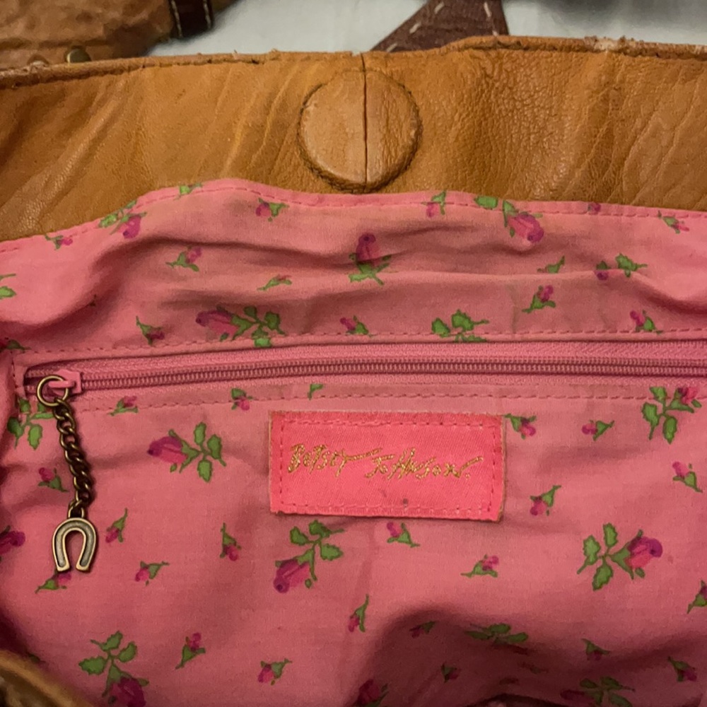 Vintage Betsy Johnson handbag - gorgeous worn leather super fun pink interior - Picture 6 of 12
